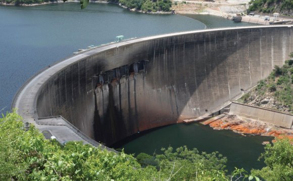 Kariba Dam stands on