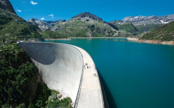 Crisis through hydropower